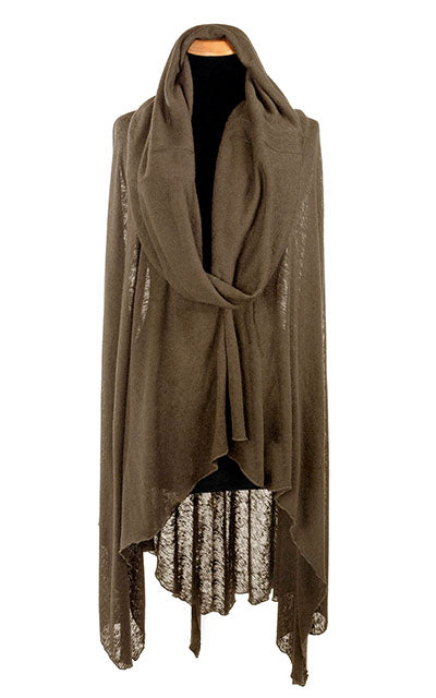 Women’s Badlands Cloak in Mezcal Crepe from the LYC Desert Collection. Leigh Young Collection.