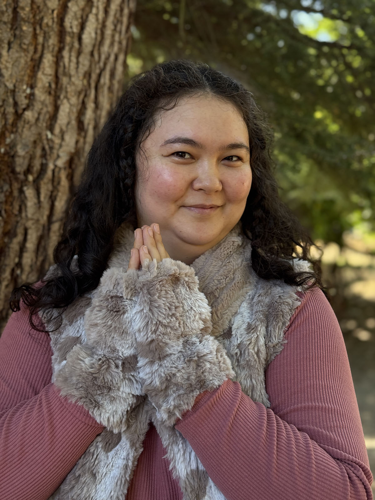 Woman wearing the Fingerless Gloves in Cloudwalk Honey faux fur. Hand sewn in Seattle, Washington by Pandemonium Seattle.