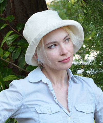 Hollie Bucket Hat Style - Linens (One Multi-Floral, Medium)