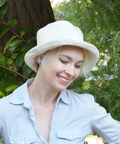 Hollie Bucket Hat Style - Linens (One Multi-Floral, Medium)