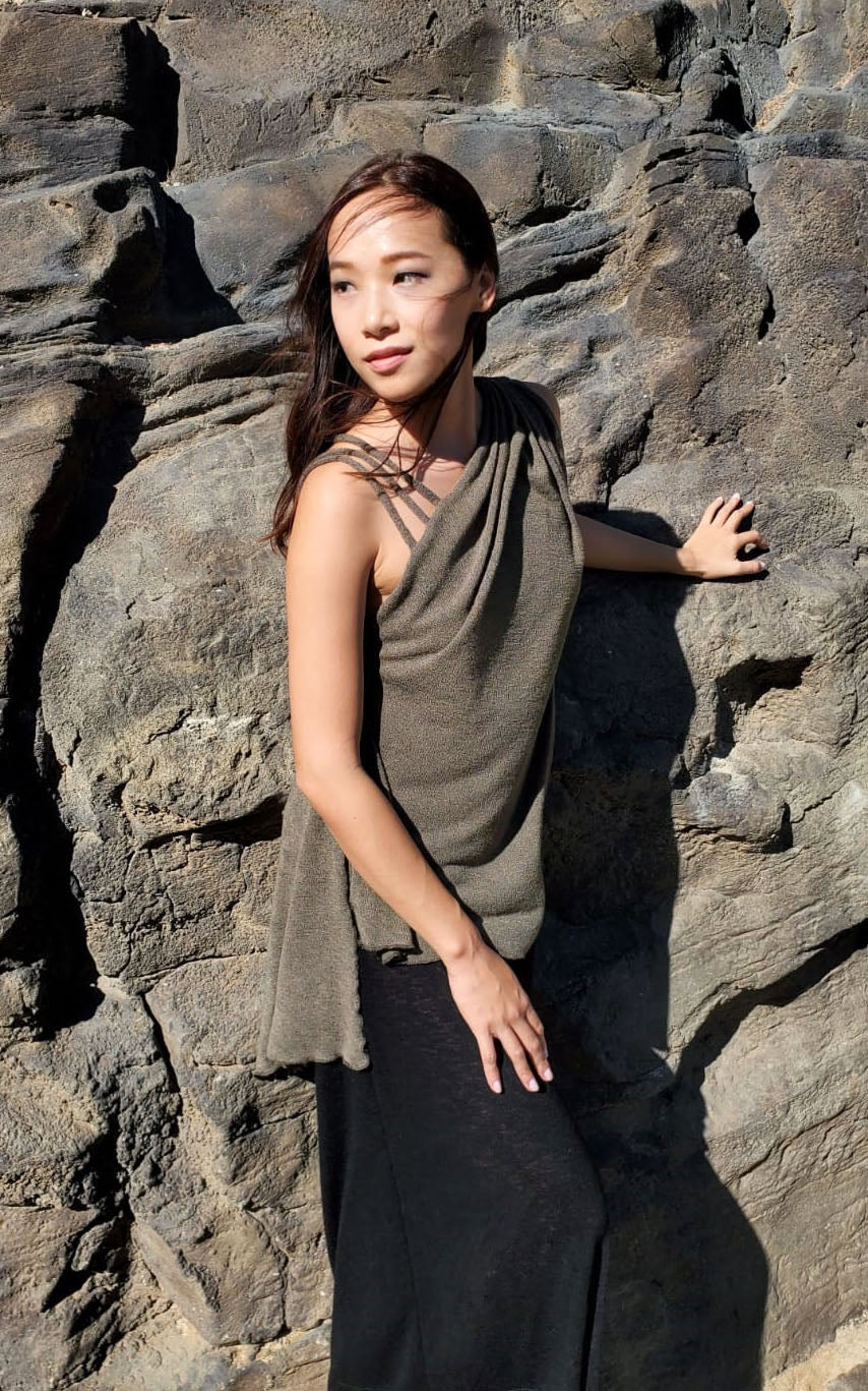 Woman modeling Moab Top in Desert Crepe Scorpion. Leigh Young Collection
