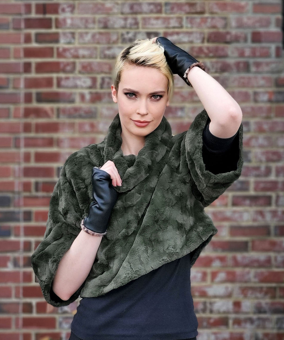 Fingerless / Driving Gloves - Vegan Leather in Black with Cuddly Faux Fur (SOLD OUT)
