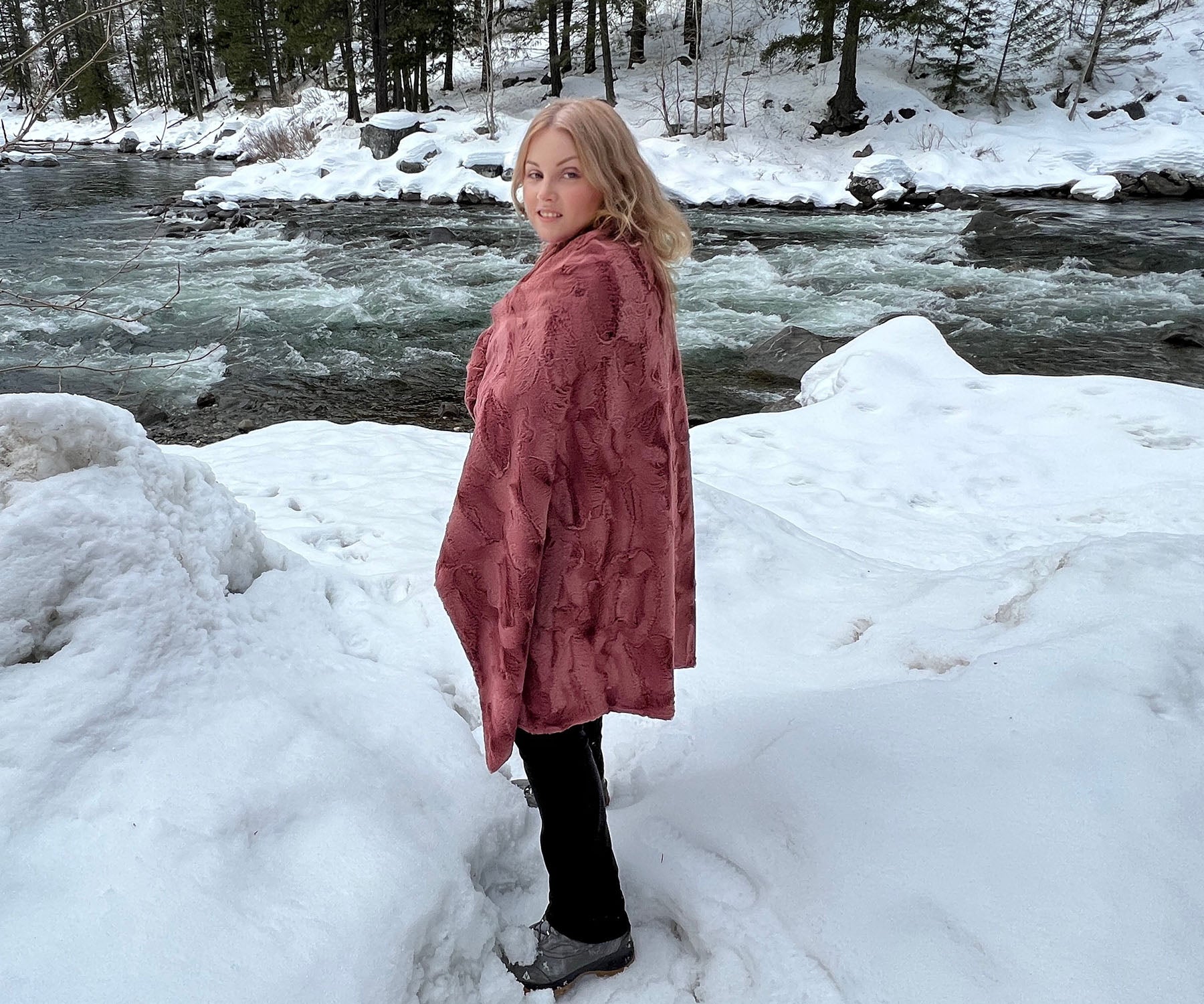 Throw Cuddly Faux Fur in Army Green by Pandemonium 