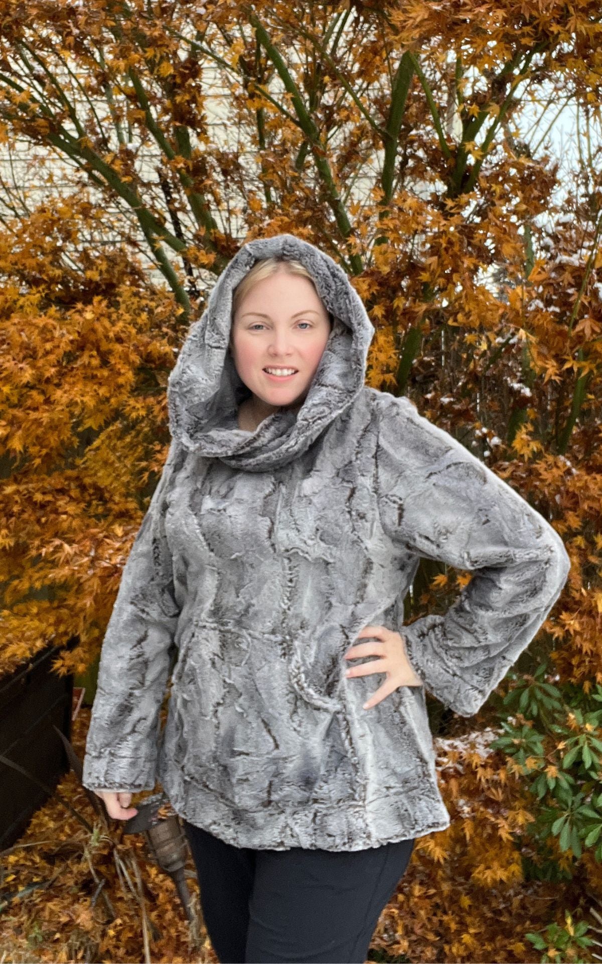 Hooded Lounger - Luxury Faux Fur in Giants Causeway (Sold Out