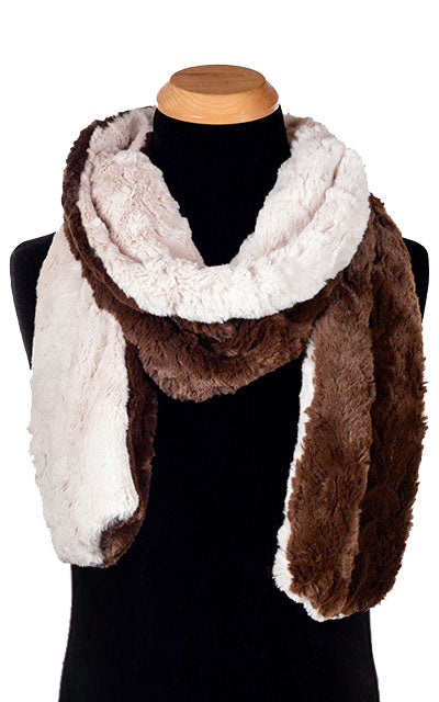 Men&#39;s Classic Scarf - Two-Tone, Cuddly Faux Fur in Sand