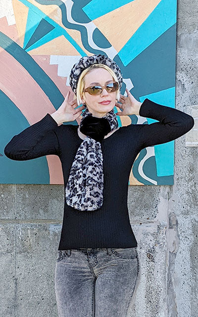 Black Velvet Pull-Thru Scarf With Savannah Cat