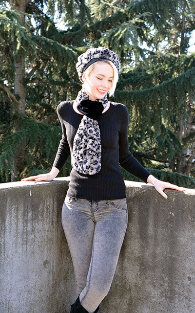 Black Velvet Pull-Thru Scarf With Savannah Cat
